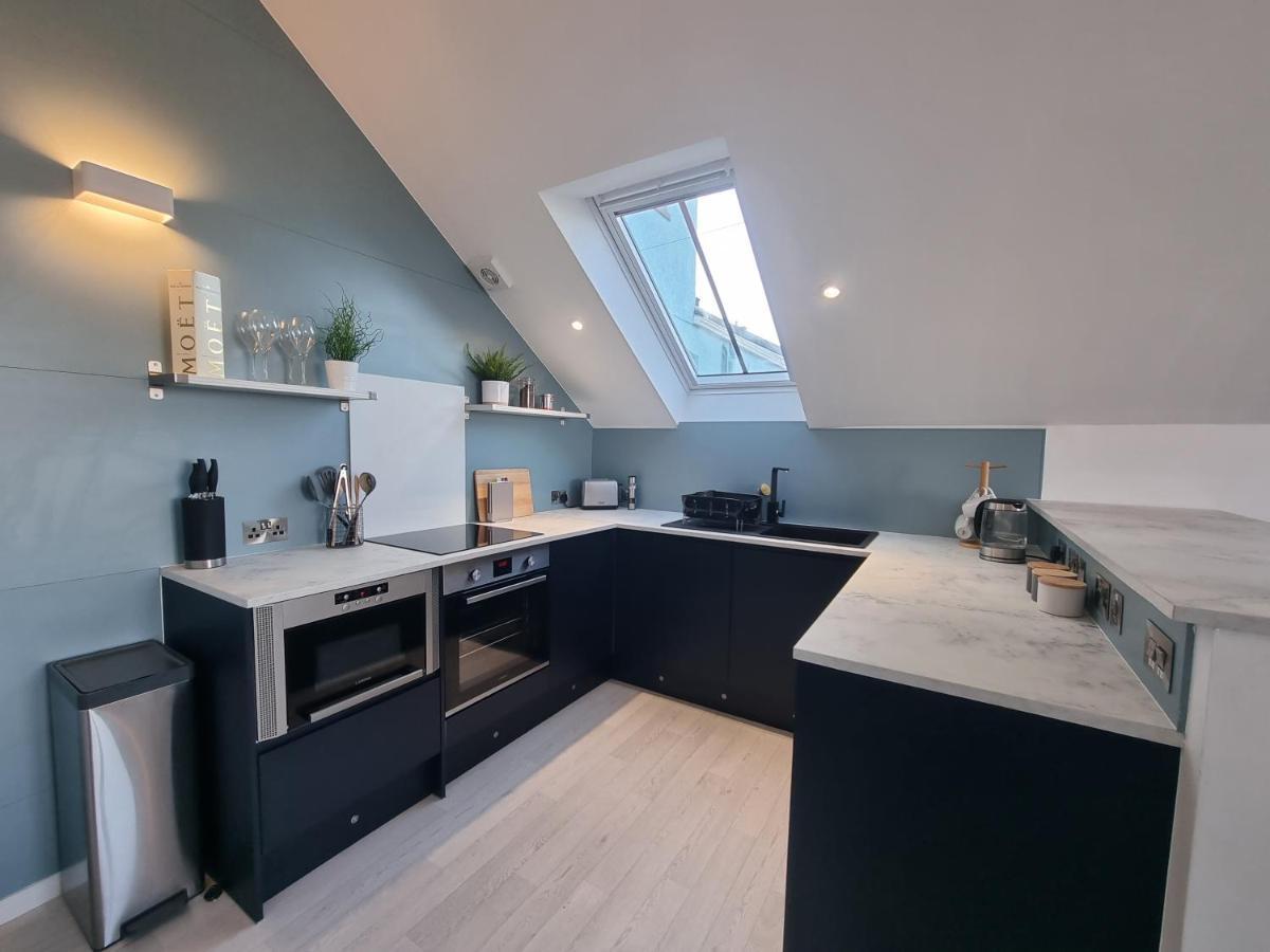 The Bunker-Luxe Central Falmouth Getaway With Stunning Sea Views 外观 照片